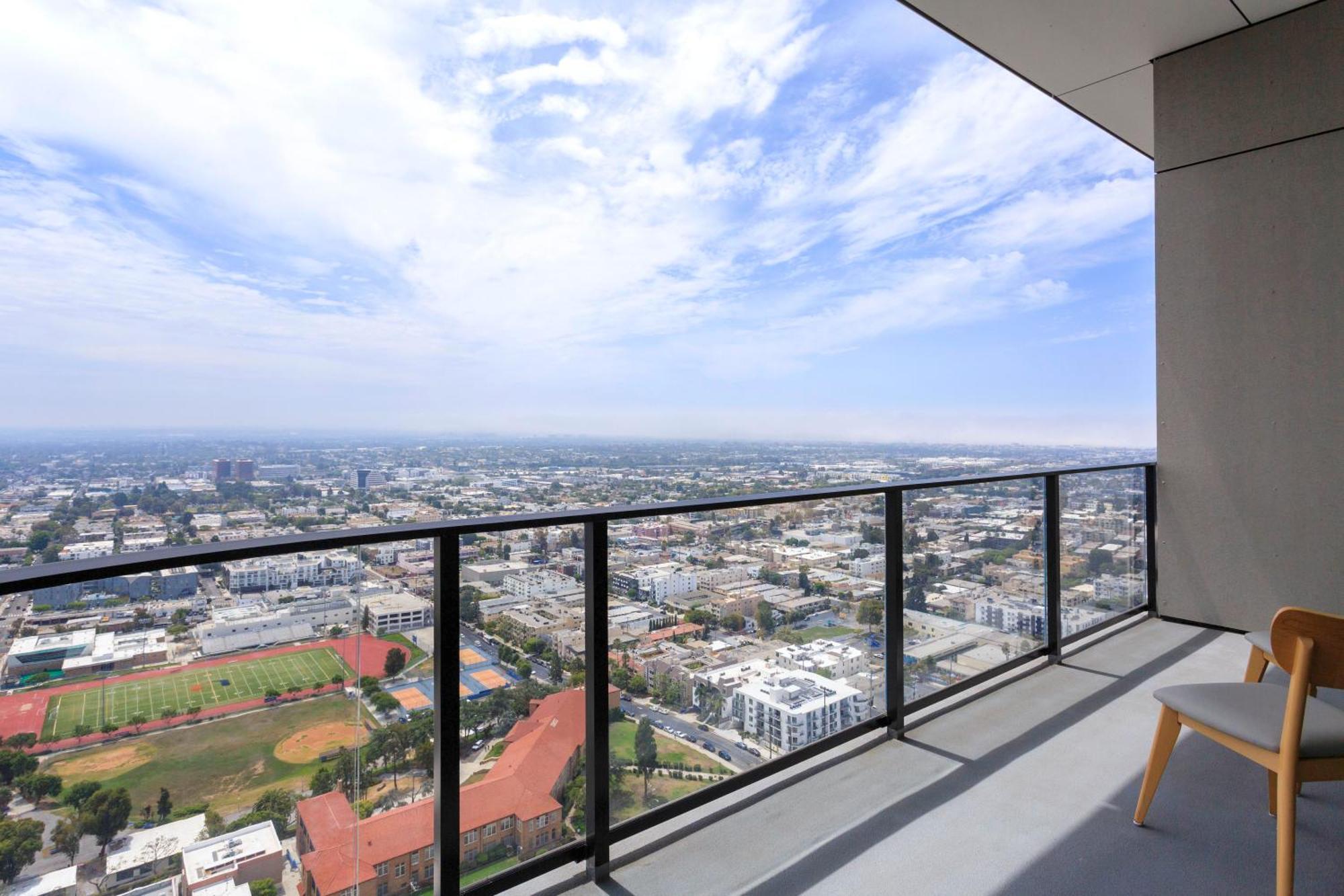 Luxury Brentwood Penthouses With View Hotel cápsula