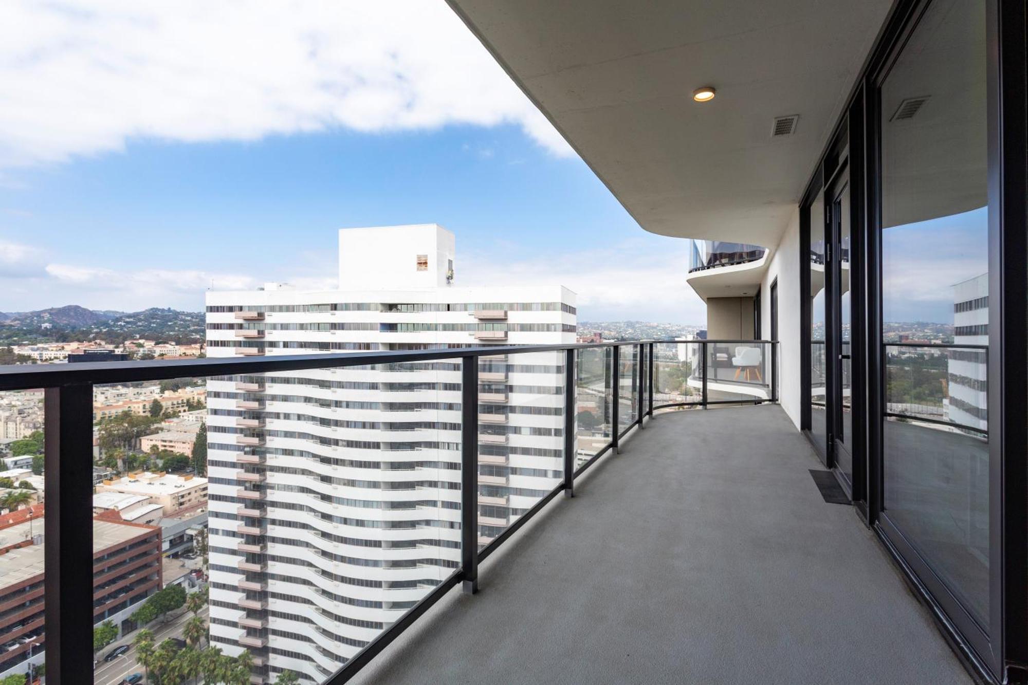 Luxury Brentwood Penthouses With View Hotel cápsula *